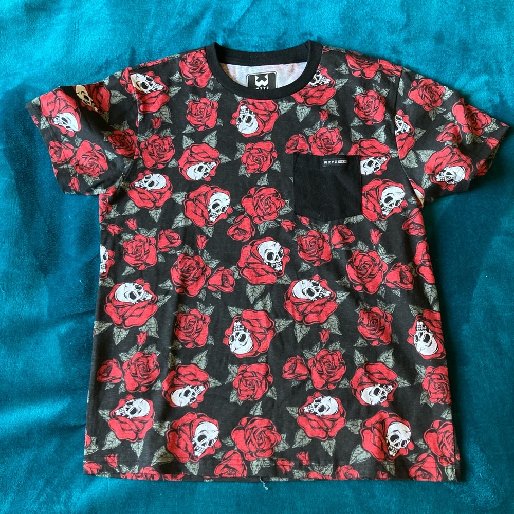 NWOT Unisex Child Skull & Roses Short Sleeve Top by WXYZ sz 10-12 (M)